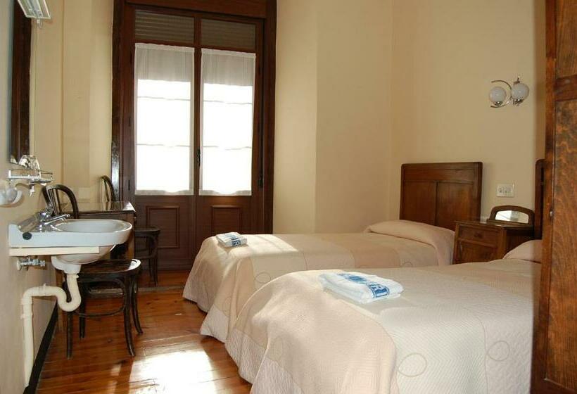 اتاق استاندارد با سرویس بهداشتی مشترک, Hostal Paris