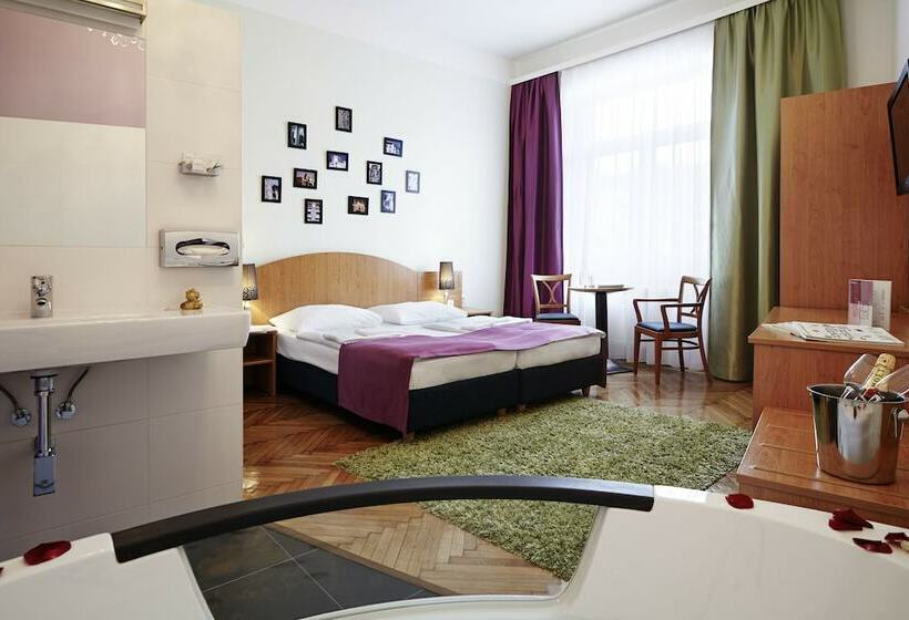 스탠다드 자쿠지 룸, Boutiquehotel Donauwalzer