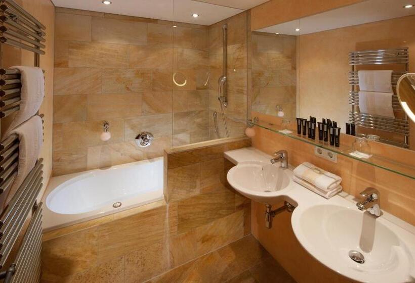 Family Suite, & Chalet Montana