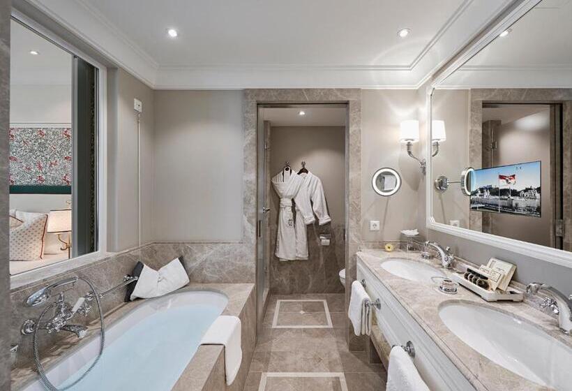 Deluxe room with river view, Sacher Salzburg