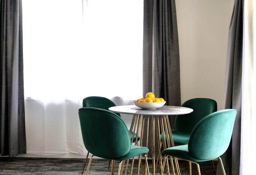Президентский Люкс, Littomore Suites Bathurst