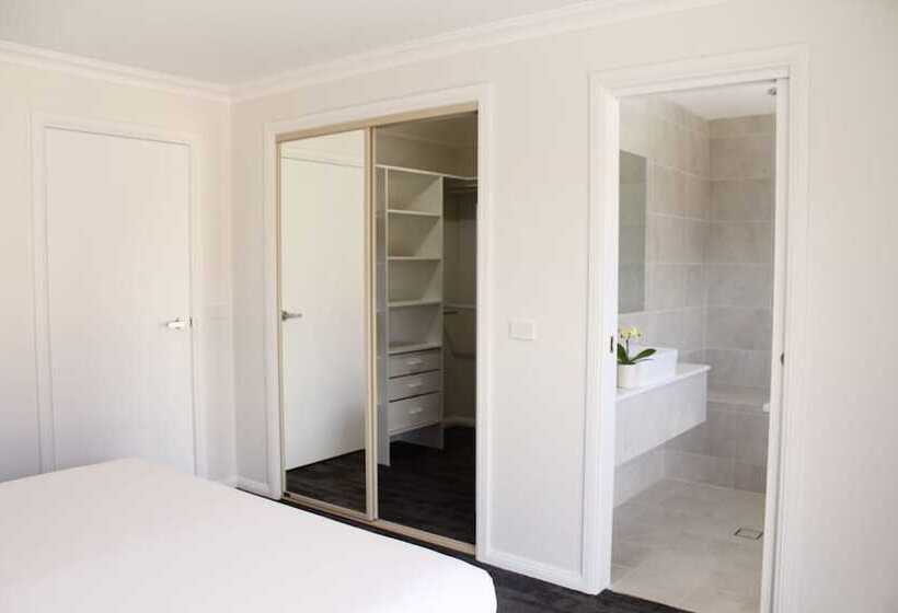 Семейный Номер, Littomore Suites Bathurst