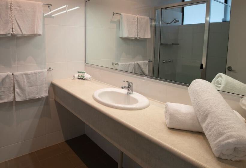Семейный Номер, Mission Beach Resort