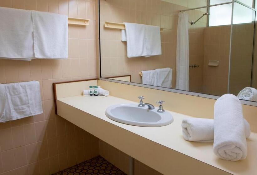 Семейный Номер, Mission Beach Resort