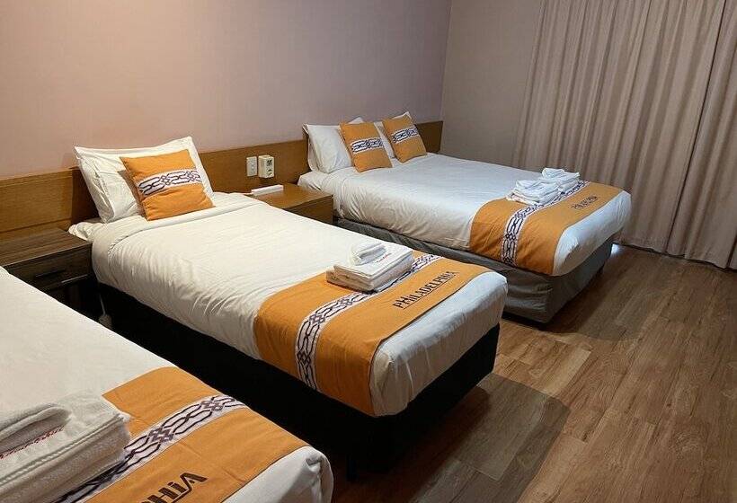 패밀리 룸, Philadelphia Motor Inn