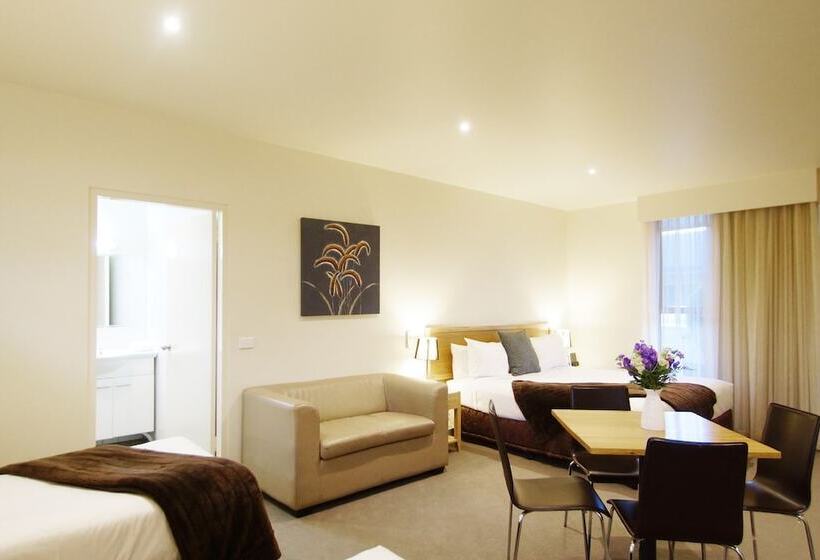 Family Room, The Wyndhamere Motel Shepparton