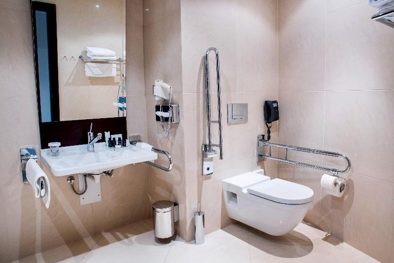 Standard Room Adapted for people with reduced mobility, Crowne Plaza Bratislava, An Ihg