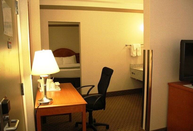 スタンダードスタジオ, Ramada By Wyndham Edmonton South
