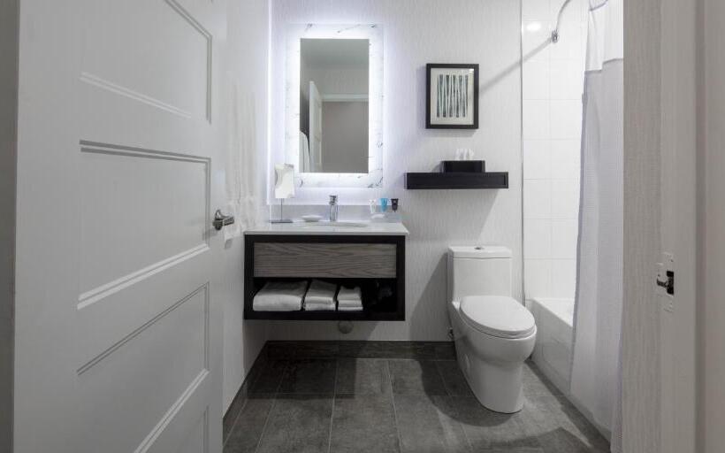 اتاق استاندارد, Crowne Plaza Hotel Moncton Downtown, An Ihg