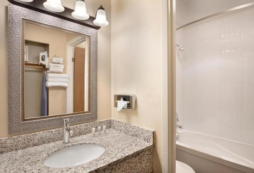 חדר דלוקס, Days Inn By Wyndham Nanaimo