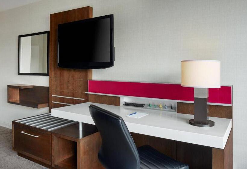 キングサイズベッドのクラブルーム, Delta Hotels By Marriott Ottawa City Centre