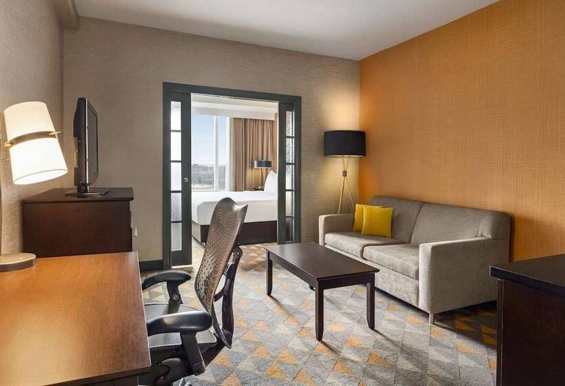 Люкс, Doubletree By Hilton Pointe Claire Montreal Airport West