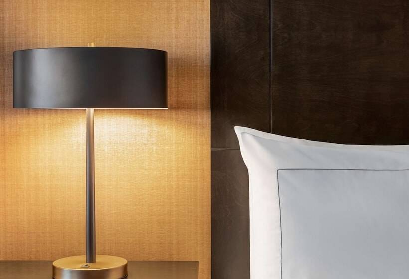 Номер Стандарт, Doubletree By Hilton Pointe Claire Montreal Airport West