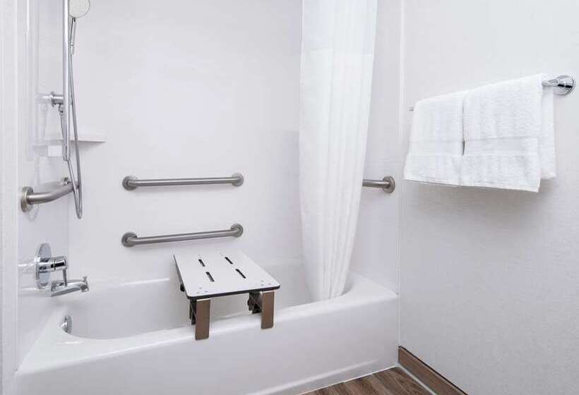 Номер Стандарт, Doubletree By Hilton Pointe Claire Montreal Airport West