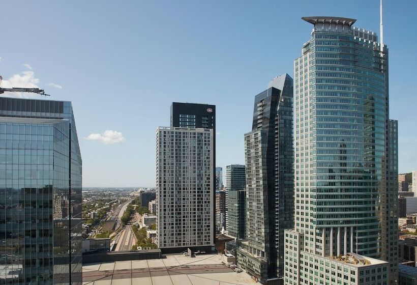 חדר סטנדרט שתי מיטות זוגיות, Montreal Marriott Chateau Champlain