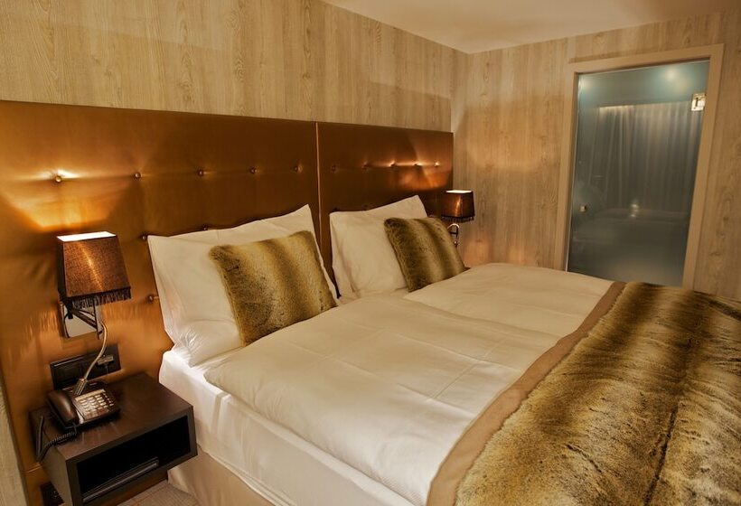سوییت جونیور, Grischa   Das Hotel Davos