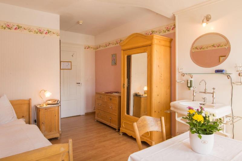 اتاق استاندارد یک نفره, Historic Hotel Falken