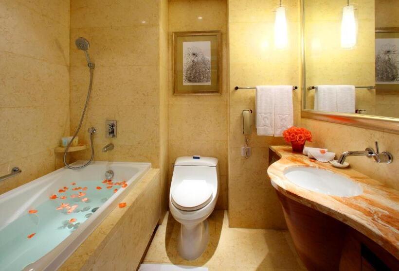 Номер Superior Кровать Кинг, Xiamen C&d Hotel Free Welcome Snacks Oasis Garden