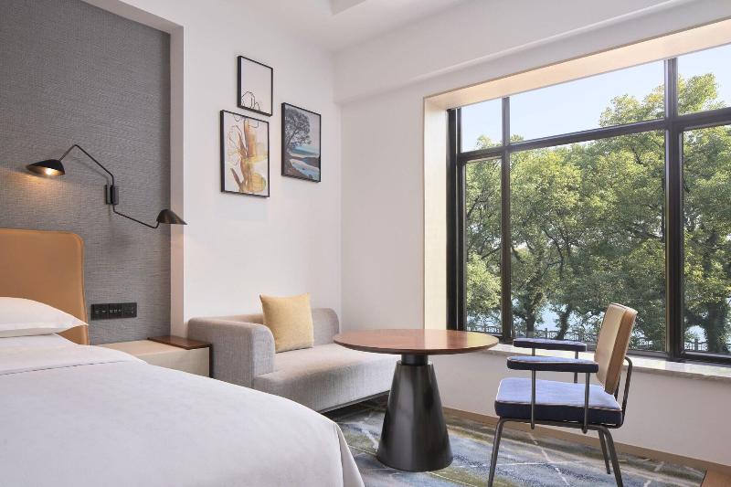 Номер Клуб Кровать Кинг, Sheraton Guilin