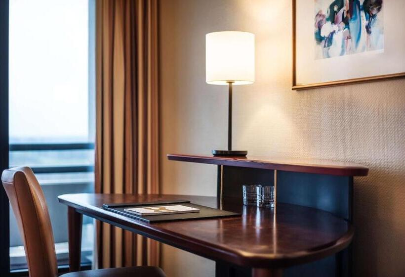 Номер Стандарт, Lindner Hotel Dusseldorf Seestern, Part Of Jdv By Hyatt