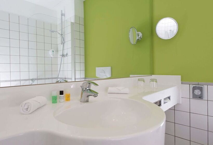 Номер Стандарт, Wyndham Garden  Duesseldorf City Centre Koenigsallee