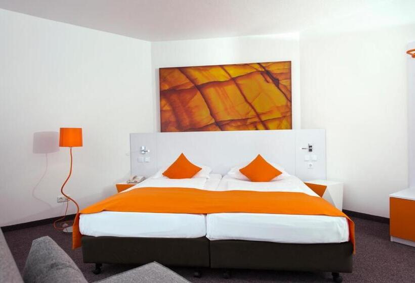 Номер Комфорт, Wyndham Garden  Duesseldorf City Centre Koenigsallee