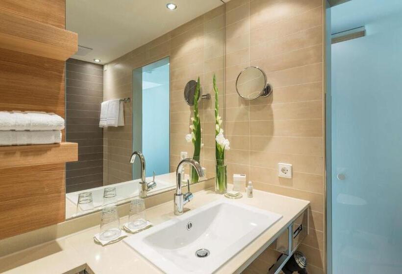 Номер Стандарт с Террасой, Dorint Thermenhotel Freiburg