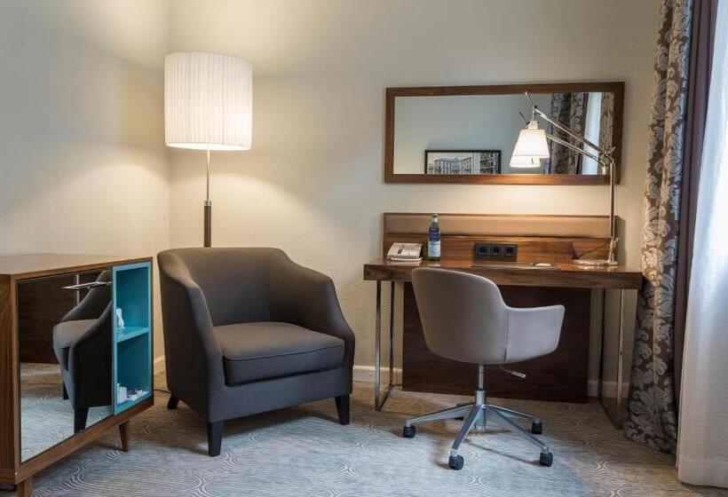 اتاق سوپریور با بالکن, Radisson Blu Hotel Schwarzer Bock Wiesbaden