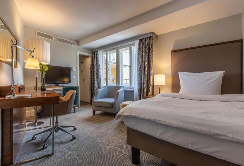 اتاق سوپریور با بالکن, Radisson Blu Hotel Schwarzer Bock Wiesbaden