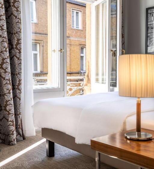اتاق سوپریور با بالکن, Radisson Blu Hotel Schwarzer Bock Wiesbaden