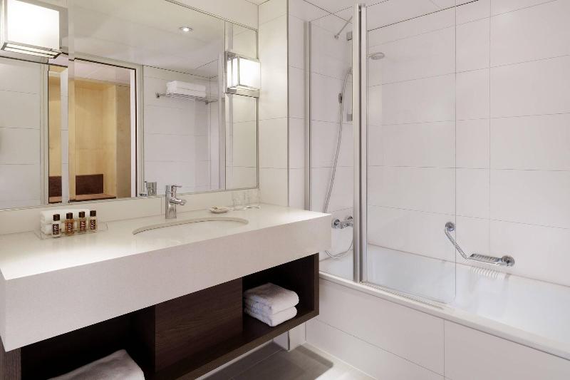 اتاق استاندارد با تخت بزرگ, Sheraton Frankfurt Airport Hotel & Conference Center