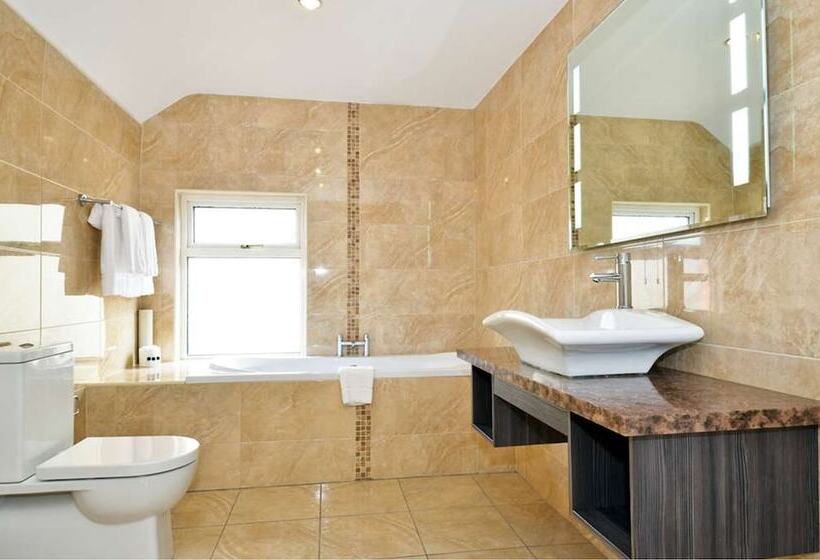 Номер Стандарт Трехместный, Hibernian Hotel & Leisure Centre