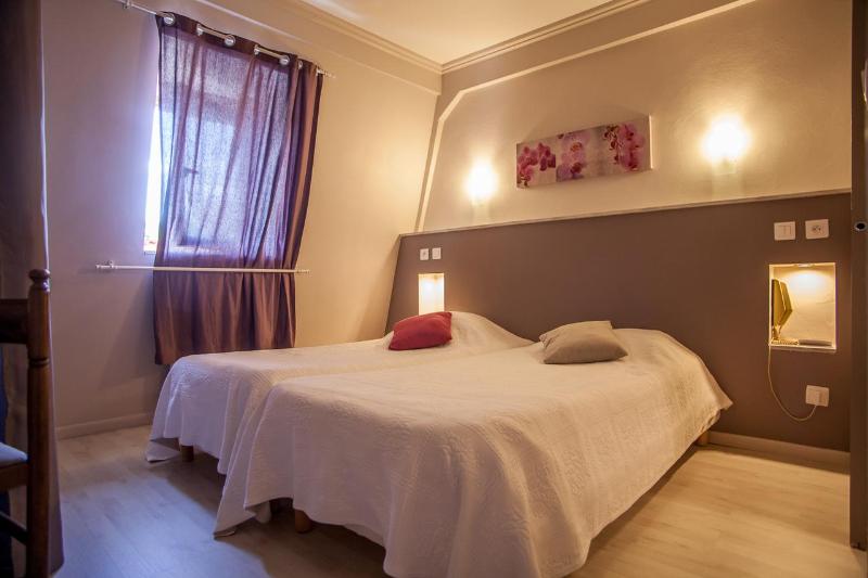 Номер Стандарт Трехместный, Logis Hotels   Auberge De L île   Hôtel 3 étoiles Et Restaurant