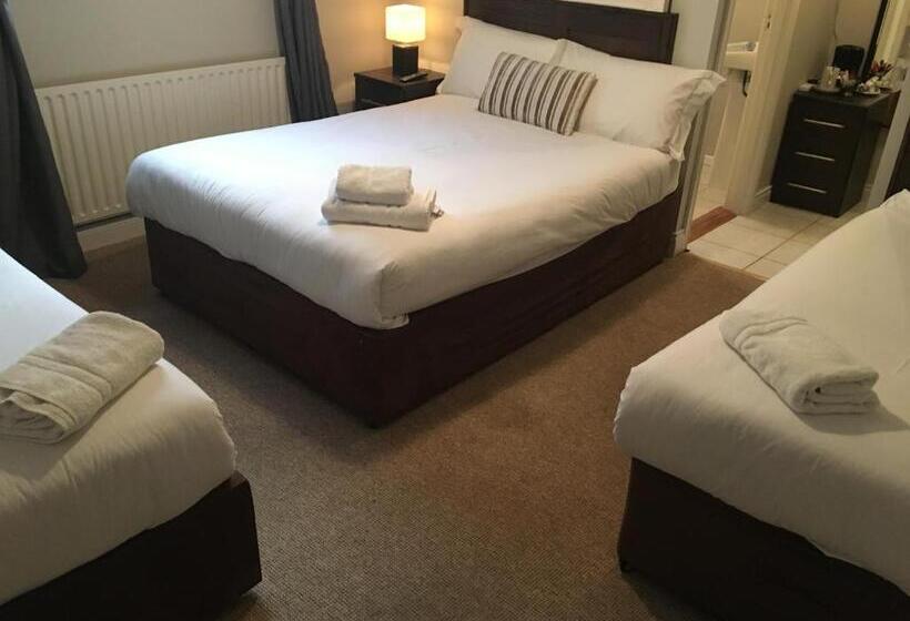 اتاق استاندارد چهار تخته, The Midway Bar & Guesthouse