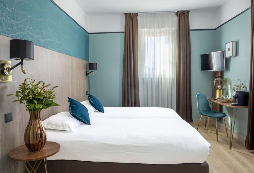 Полулюкс, Hôtel Le Bristol
