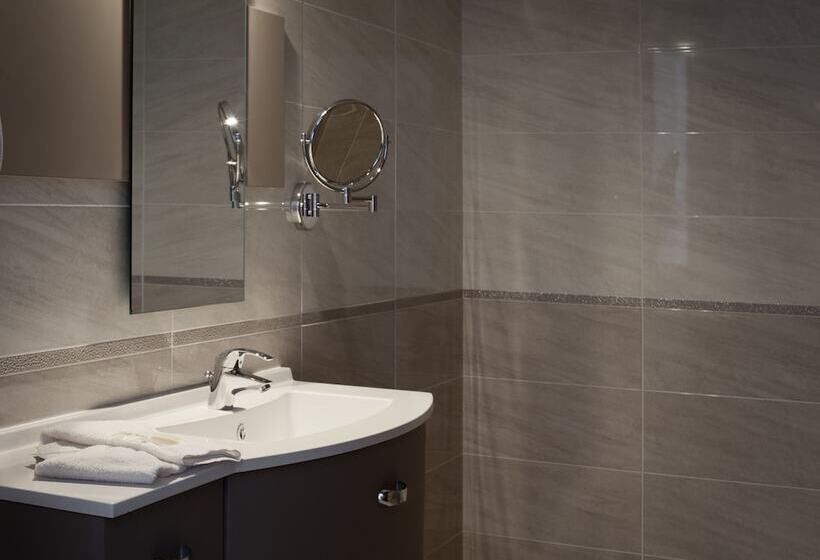 سوییت جونیور, Brit Hotel De Grignan Vichy