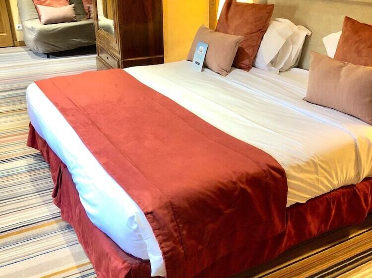 اتاق خانوادگی, Kyriad Saumur Hyper Centre Hôtel Appartements Et Spa Soins Sothys Paris
