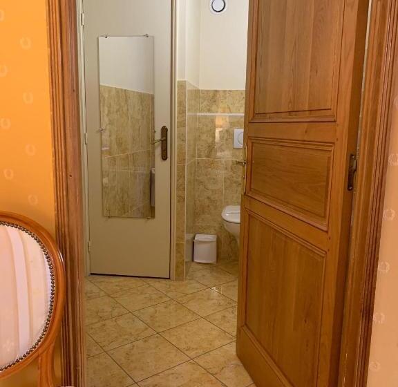 اتاق خانوادگی, Kyriad Saumur Hyper Centre Hôtel Appartements Et Spa Soins Sothys Paris