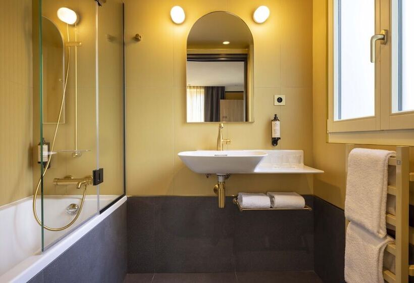 اتاق راحتی, Hôtel Jardin De Cluny