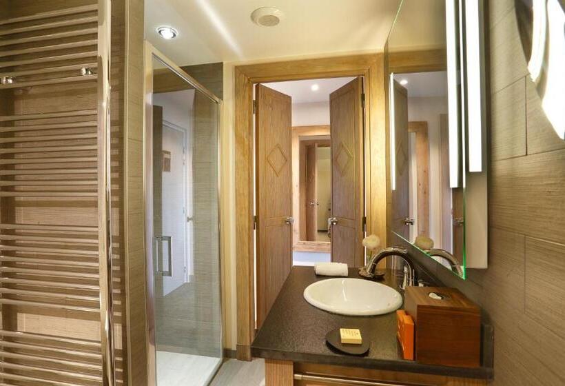 Люкс, Chalet Hôtel La Mainaz Restaurant & Resort