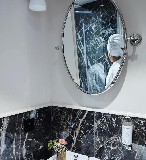 اتاق سوپریور با تخت دو نفره بزرگ, Hôtel & Spa Napoléon