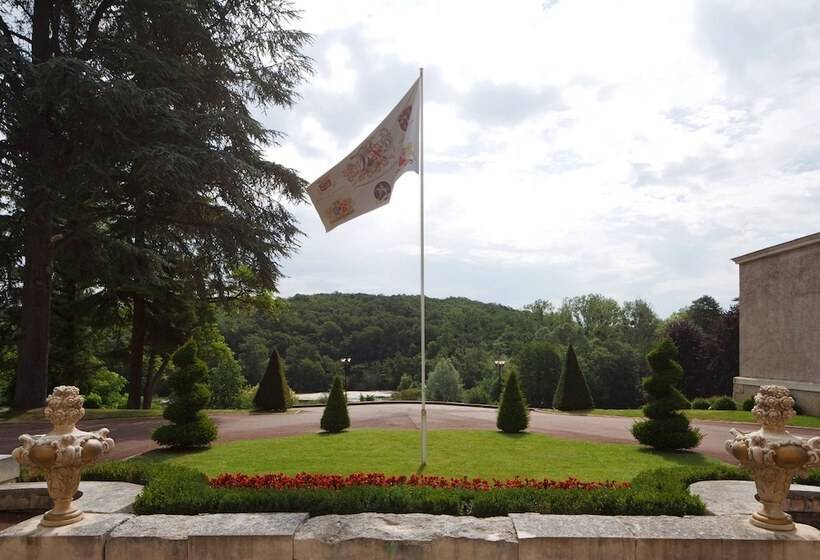 سوییت خانوادگی, Chateau De Beauvois  La Maison Younan