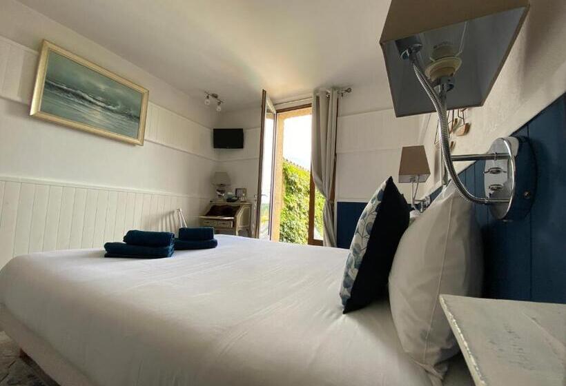 Трехместный Номер Комфорт, Hôtel Bien être Aux Cyprès De Marquay