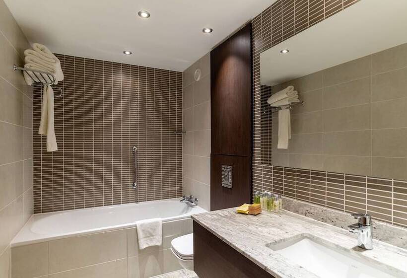اتاق استاندارد, Hilton London Gatwick Airport