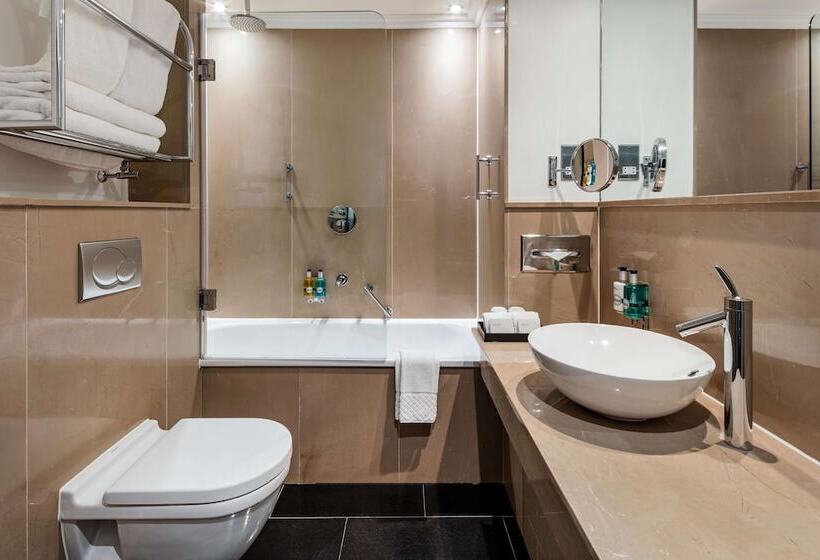 Номер Superior, Radisson Blu Hotel, London Bloomsbury