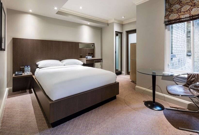 Номер Superior, Radisson Blu Hotel, London Bloomsbury
