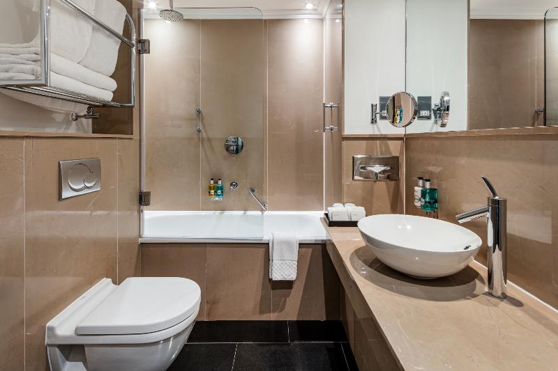 Номер Superior, Radisson Blu Hotel, London Bloomsbury