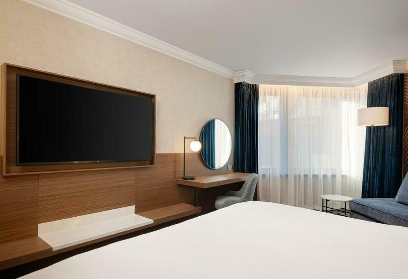 Номер Executive Кровать Кинг, Hilton London Metropole