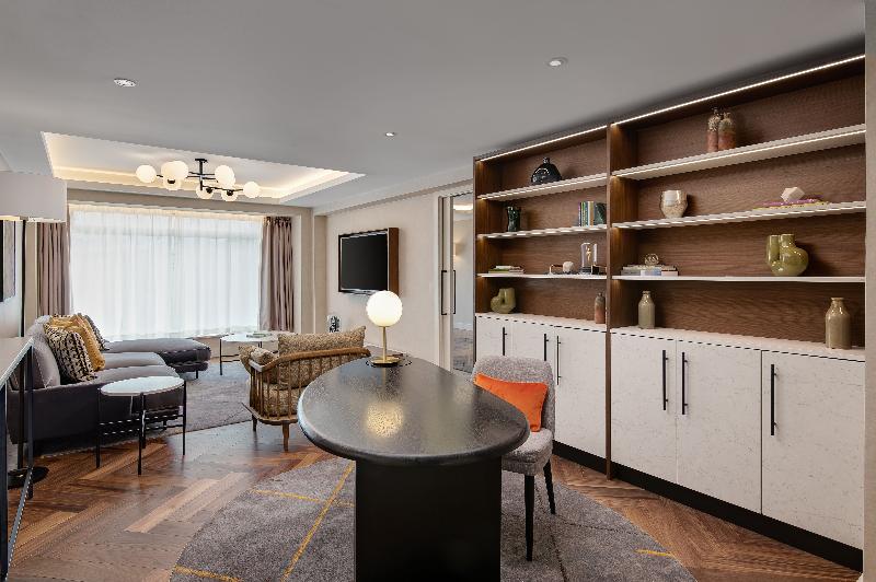 Люкс, Hilton London Metropole