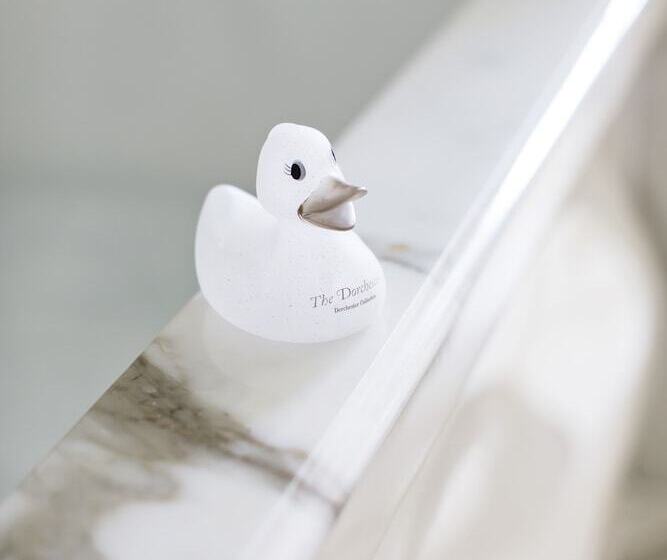 Номер Deluxe, The Dorchester   Dorchester Collection